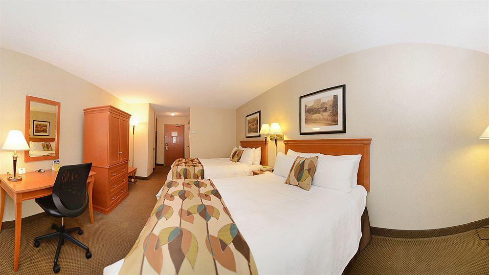 Best Western Plus Calgary Centre Inn Екстериор снимка
