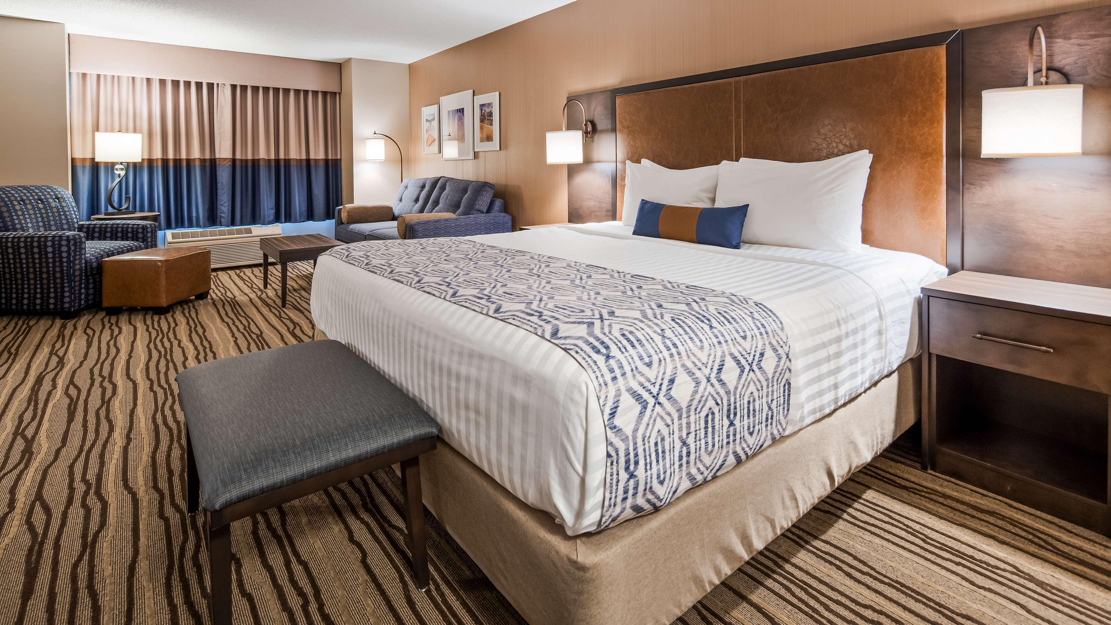 Best Western Plus Calgary Centre Inn Екстериор снимка
