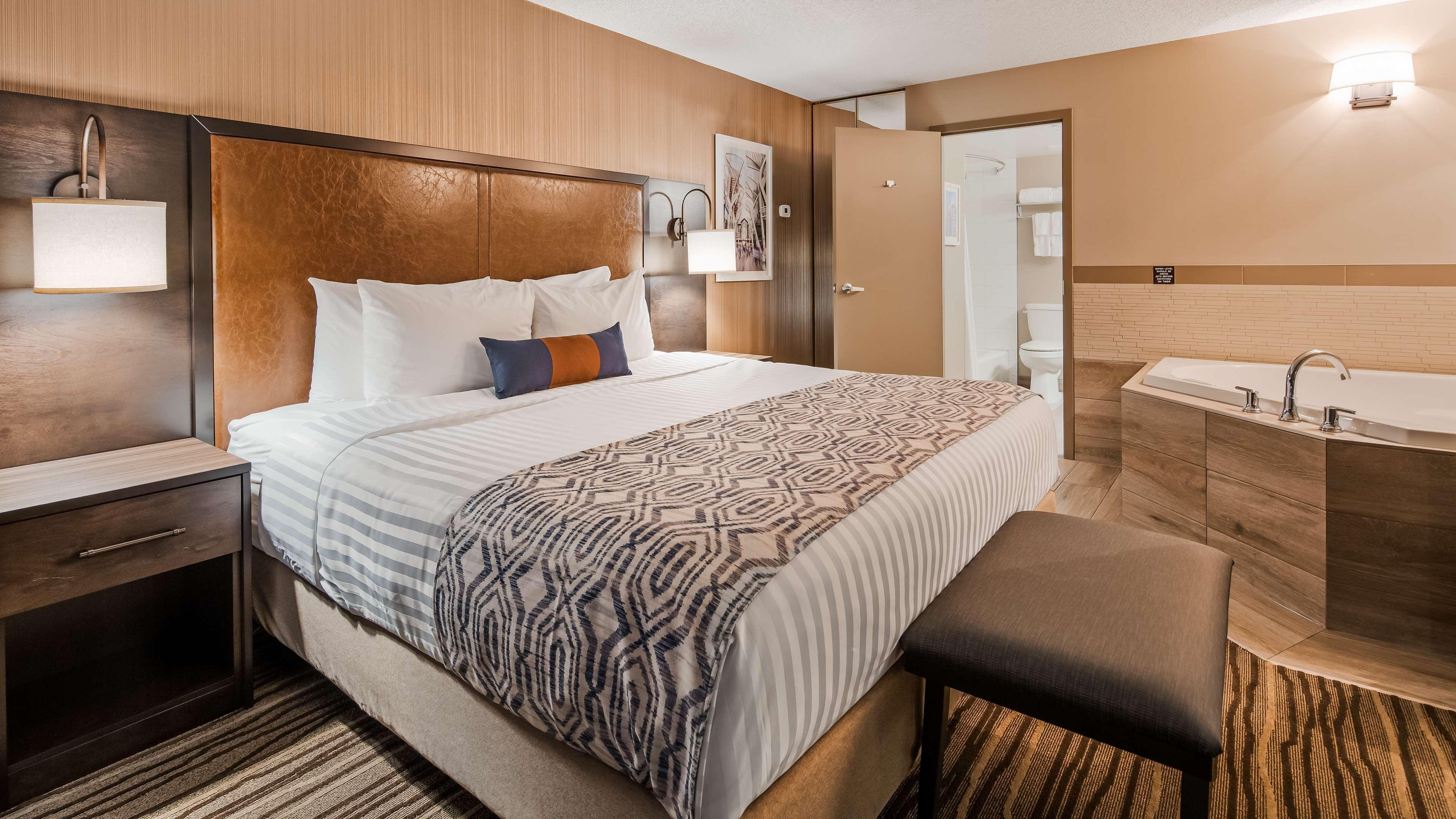 Best Western Plus Calgary Centre Inn Екстериор снимка