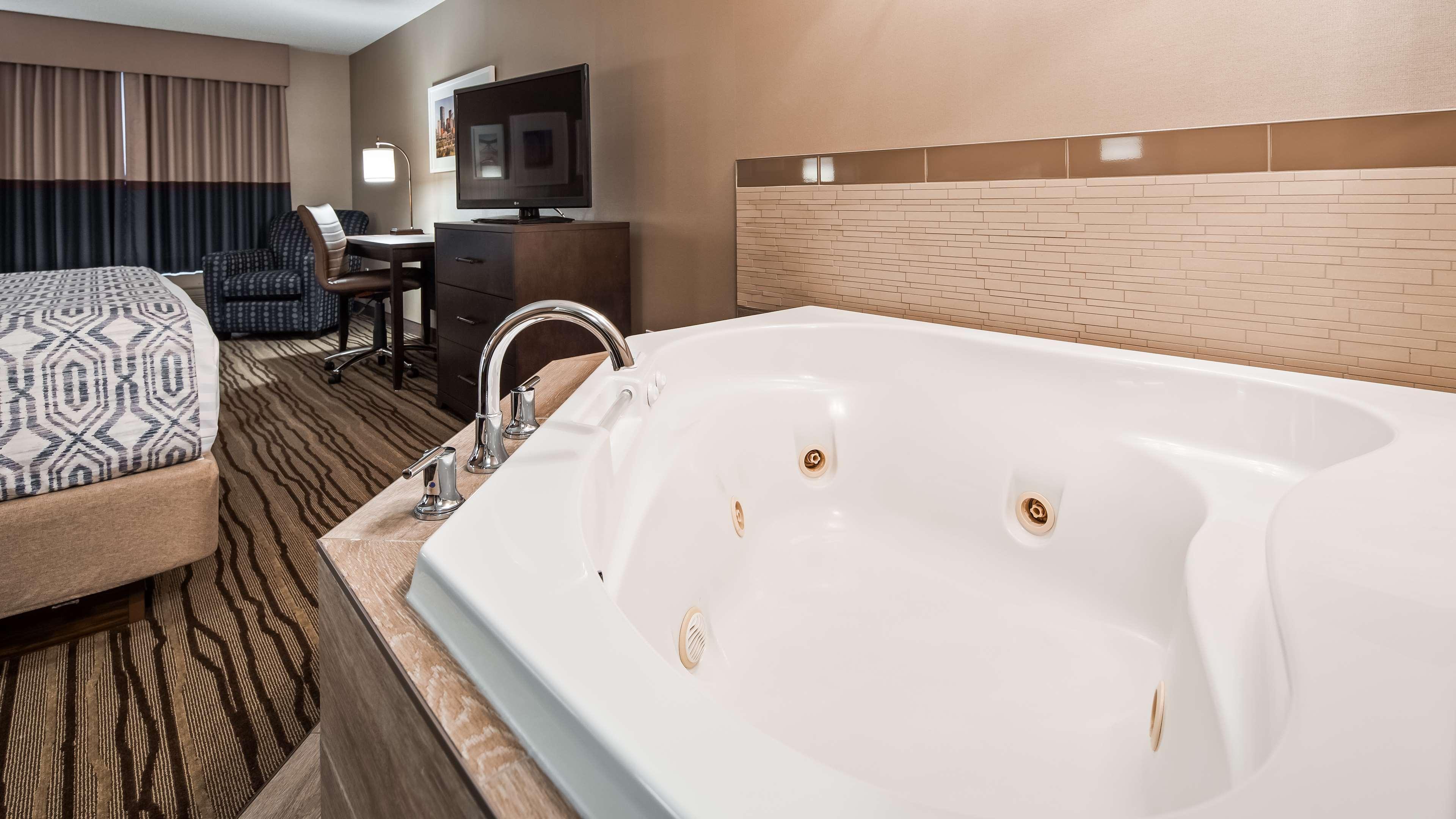 Best Western Plus Calgary Centre Inn Екстериор снимка