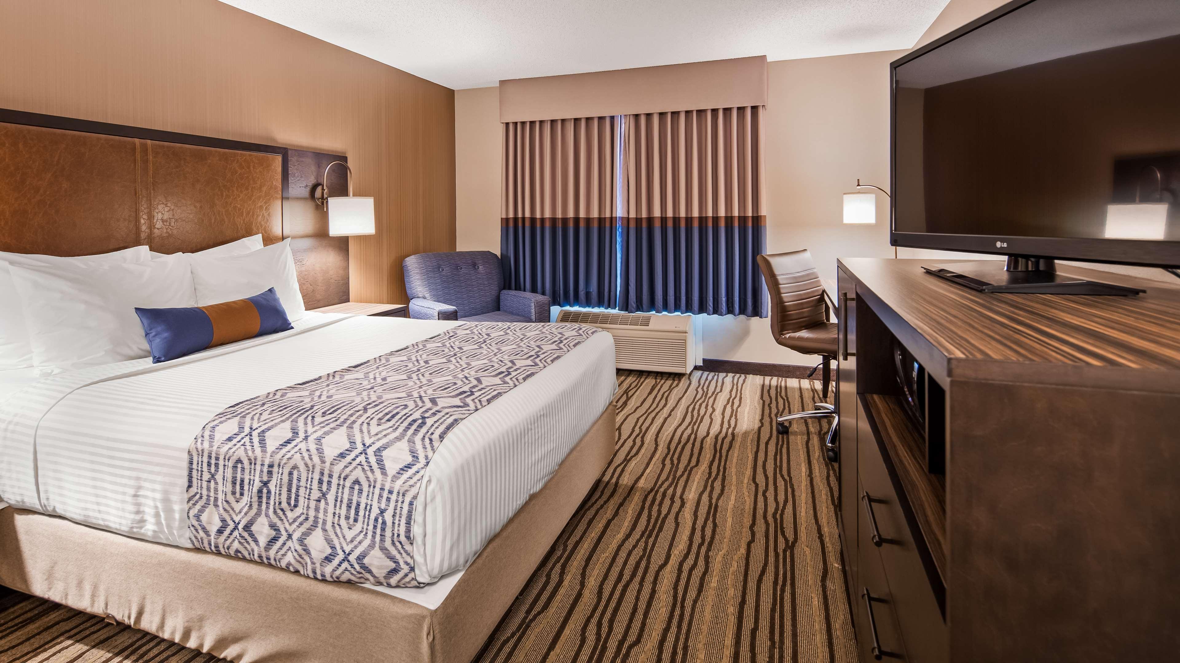Best Western Plus Calgary Centre Inn Екстериор снимка