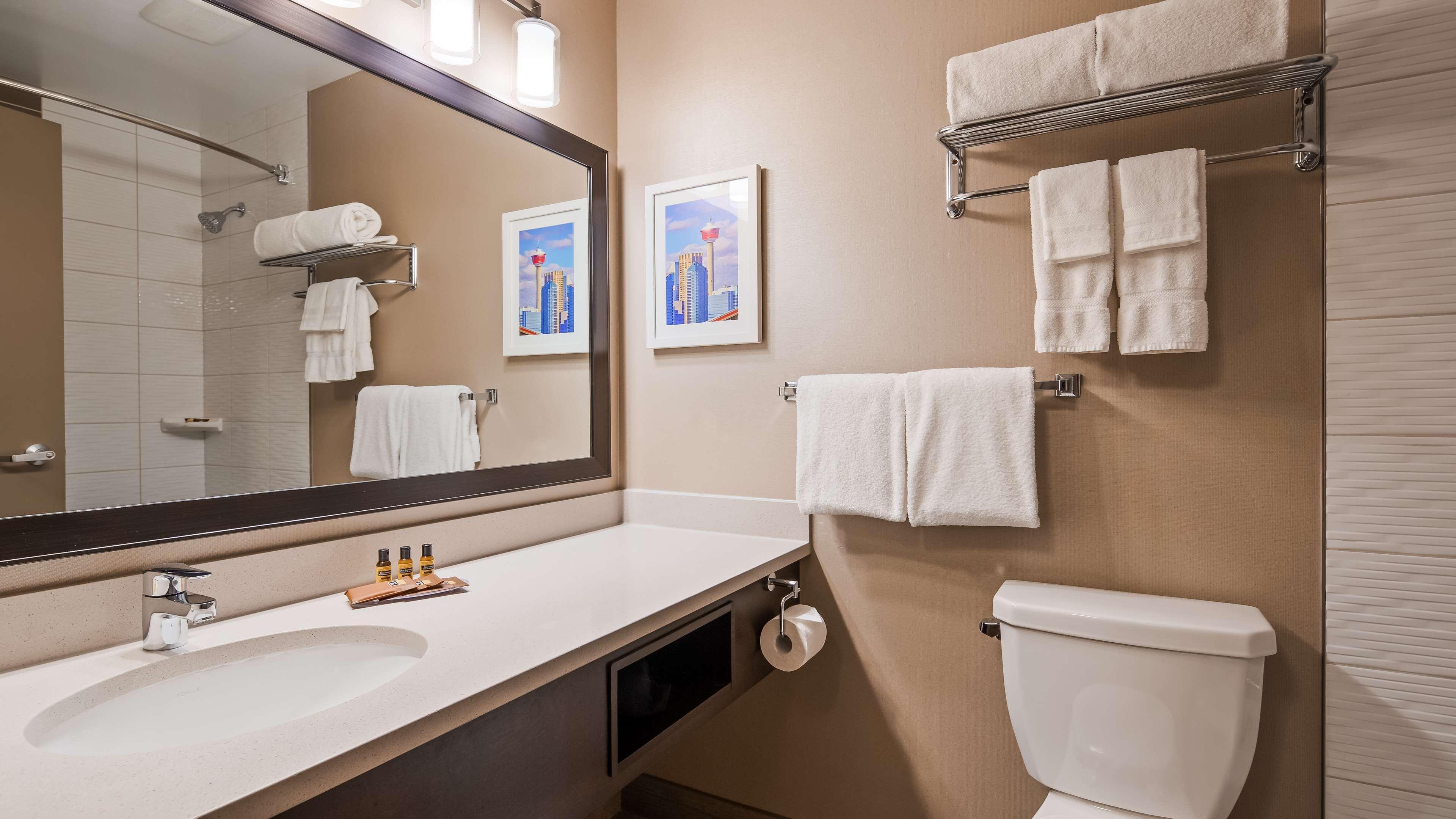 Best Western Plus Calgary Centre Inn Екстериор снимка