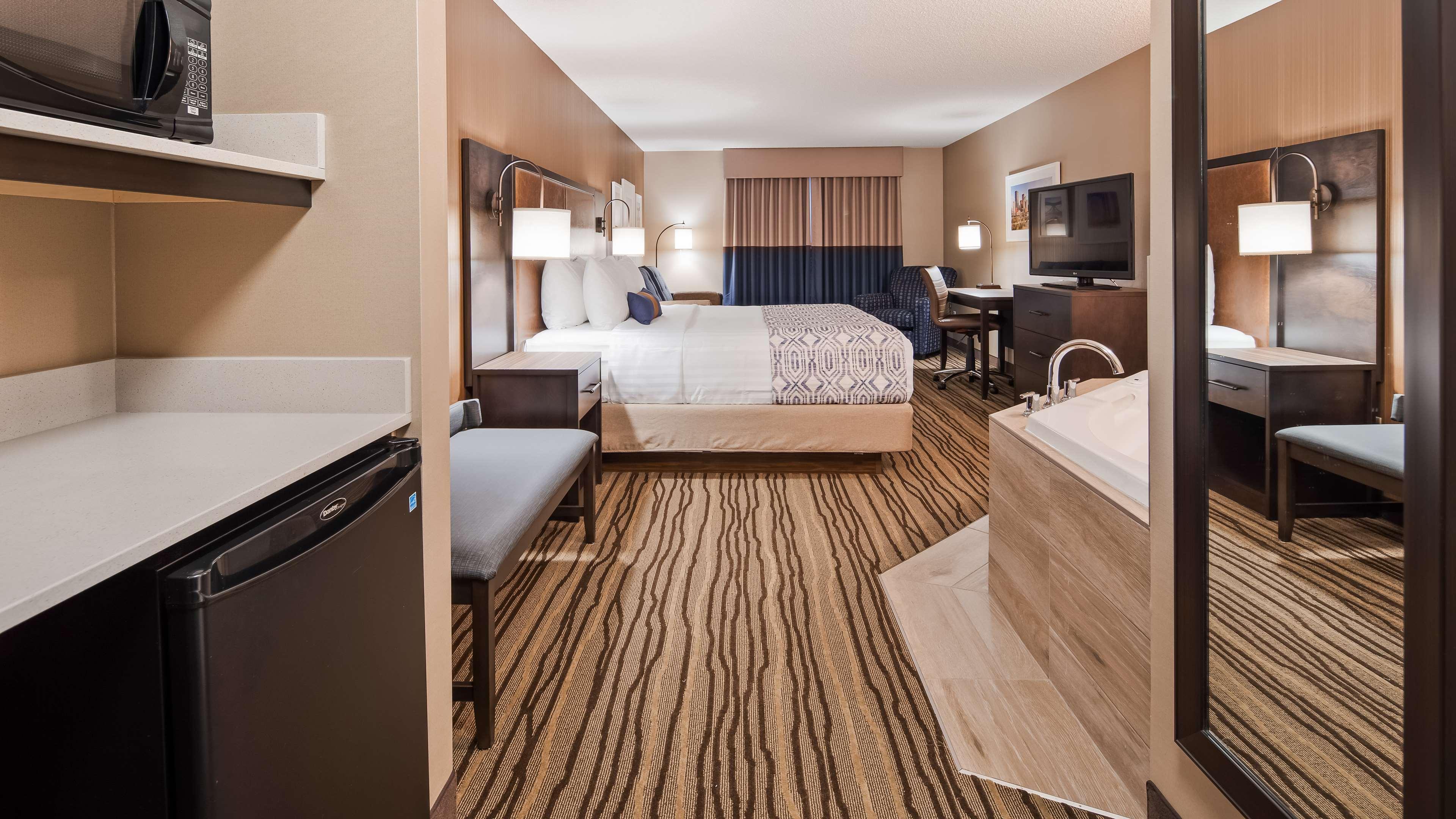 Best Western Plus Calgary Centre Inn Екстериор снимка