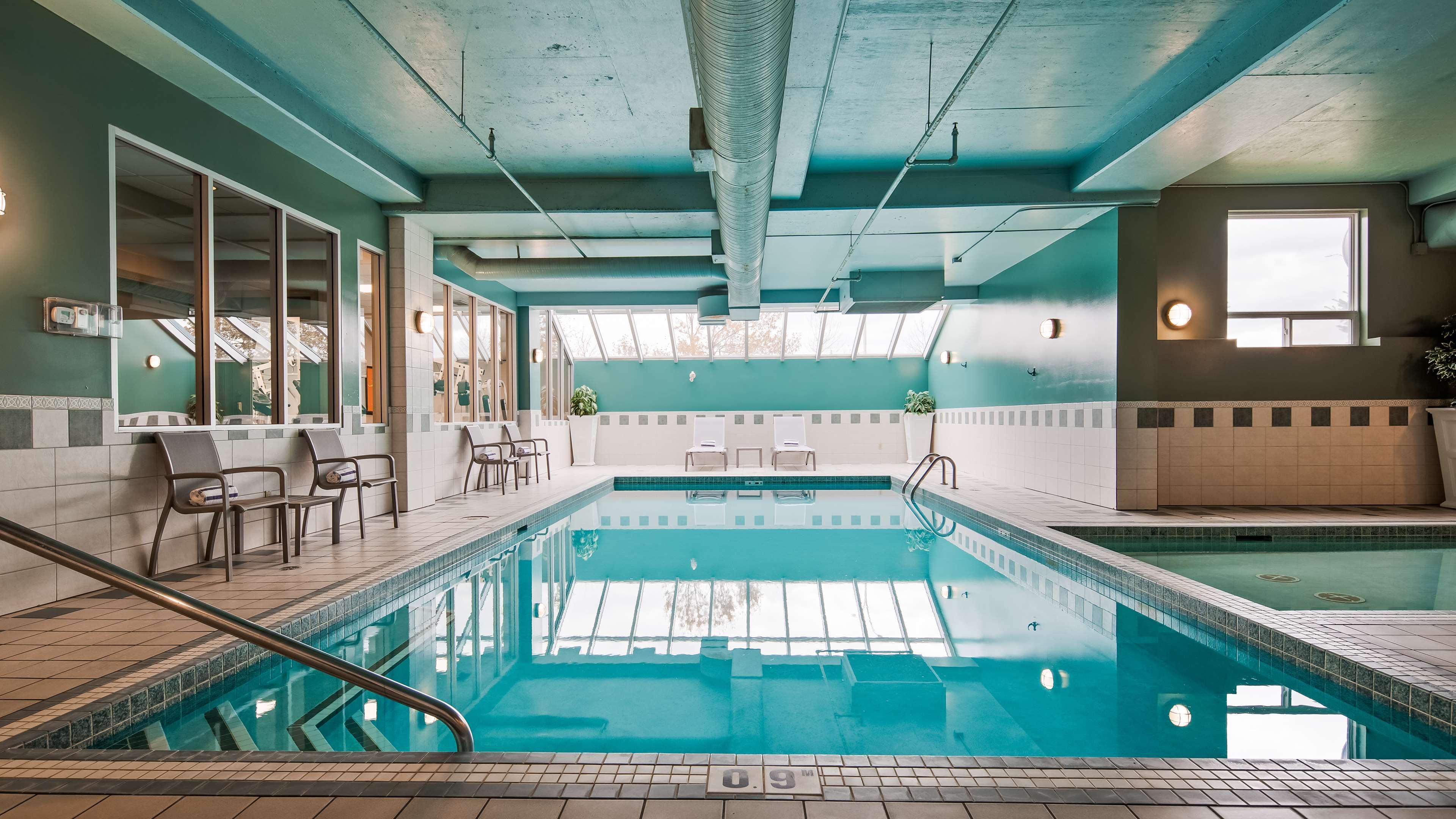 Best Western Plus Calgary Centre Inn Екстериор снимка