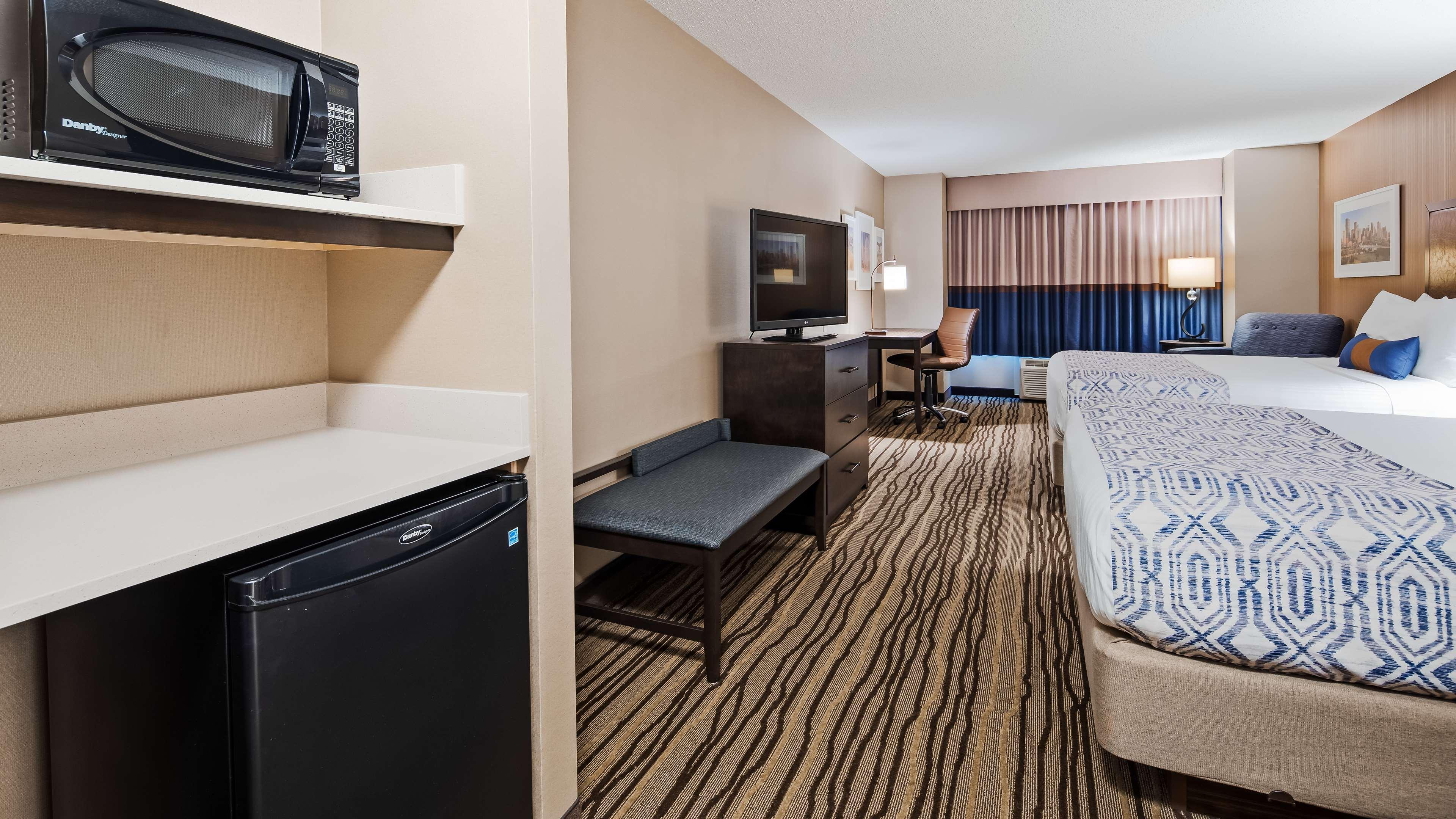 Best Western Plus Calgary Centre Inn Екстериор снимка