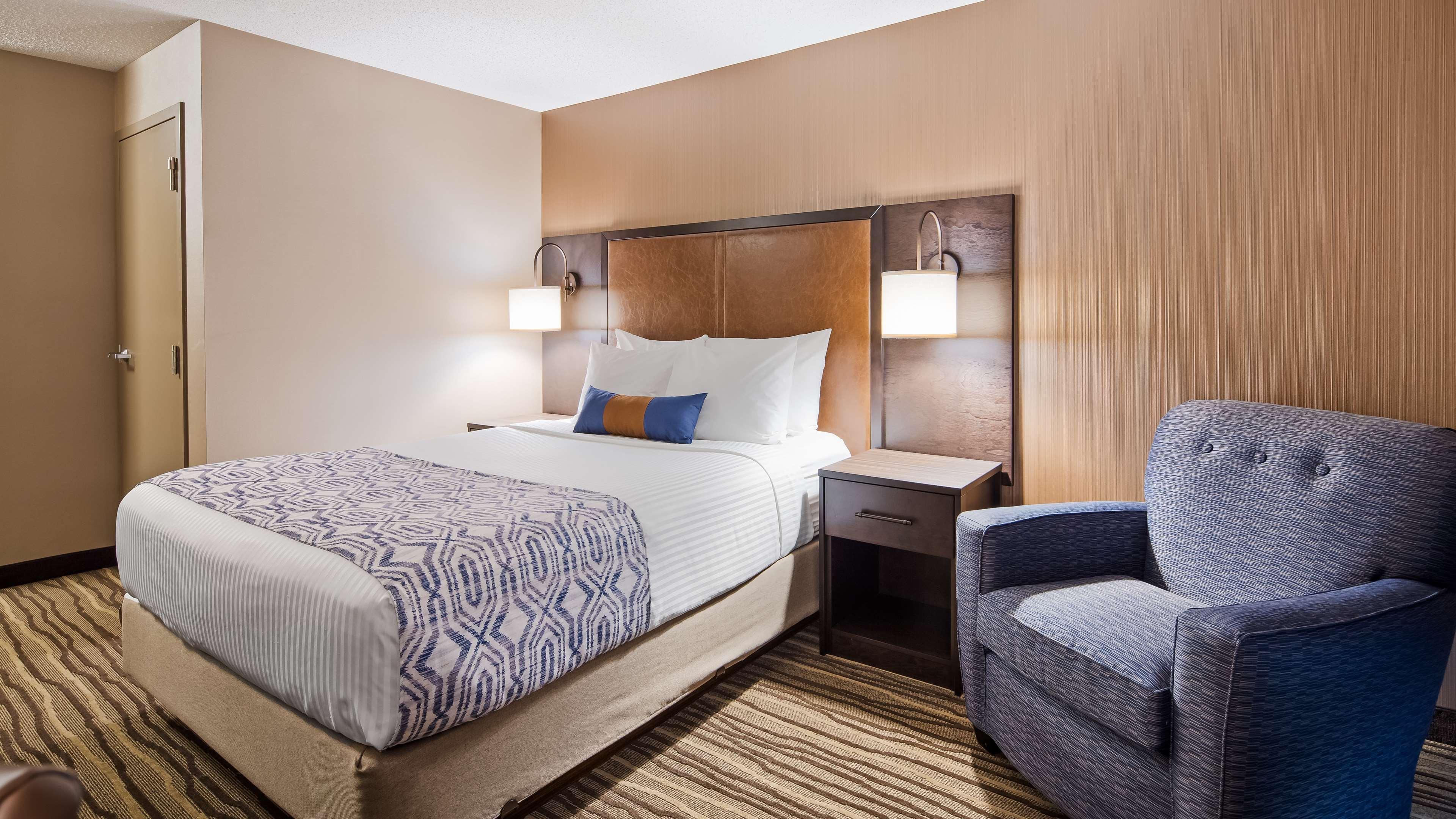 Best Western Plus Calgary Centre Inn Екстериор снимка