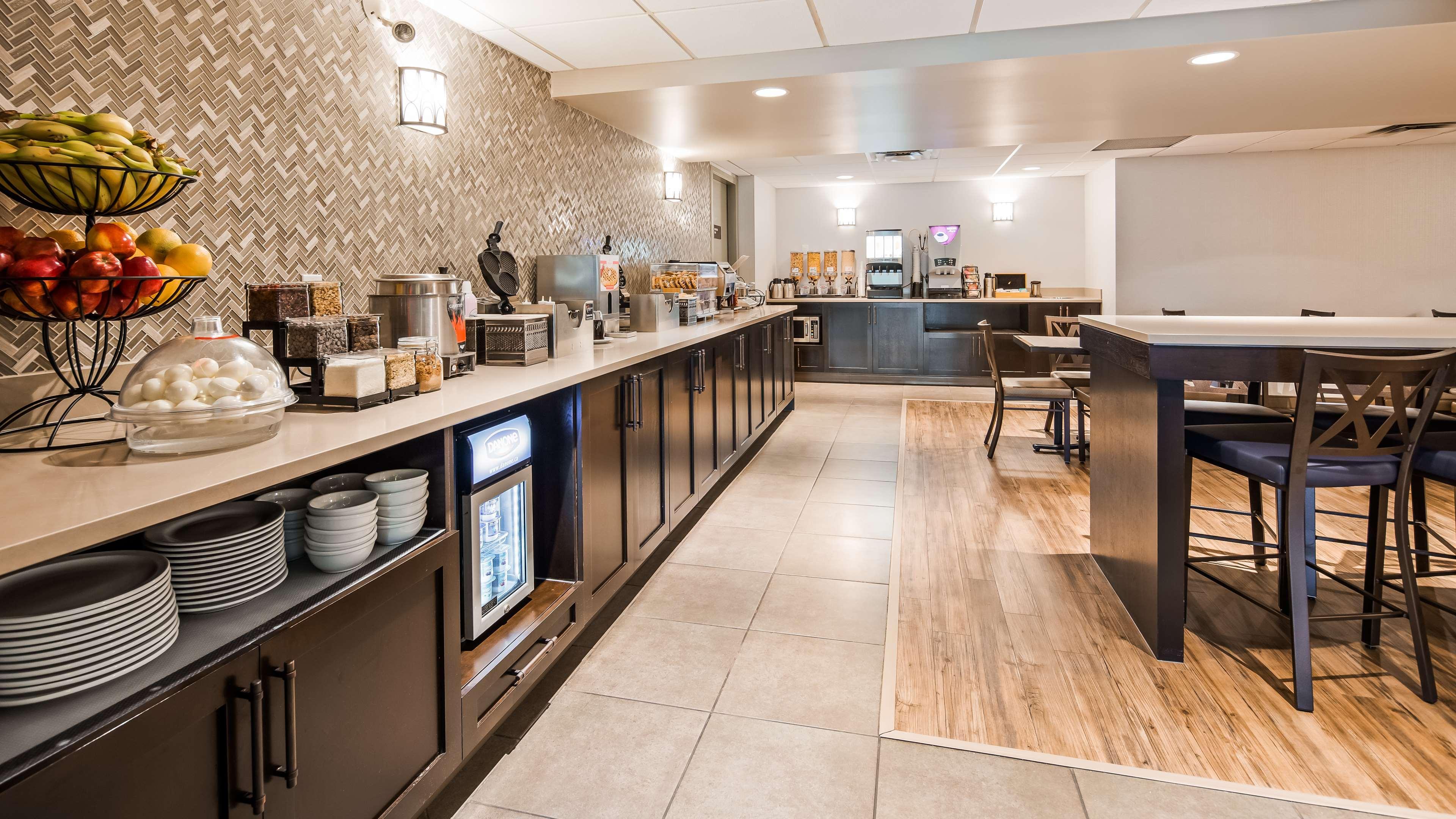 Best Western Plus Calgary Centre Inn Екстериор снимка