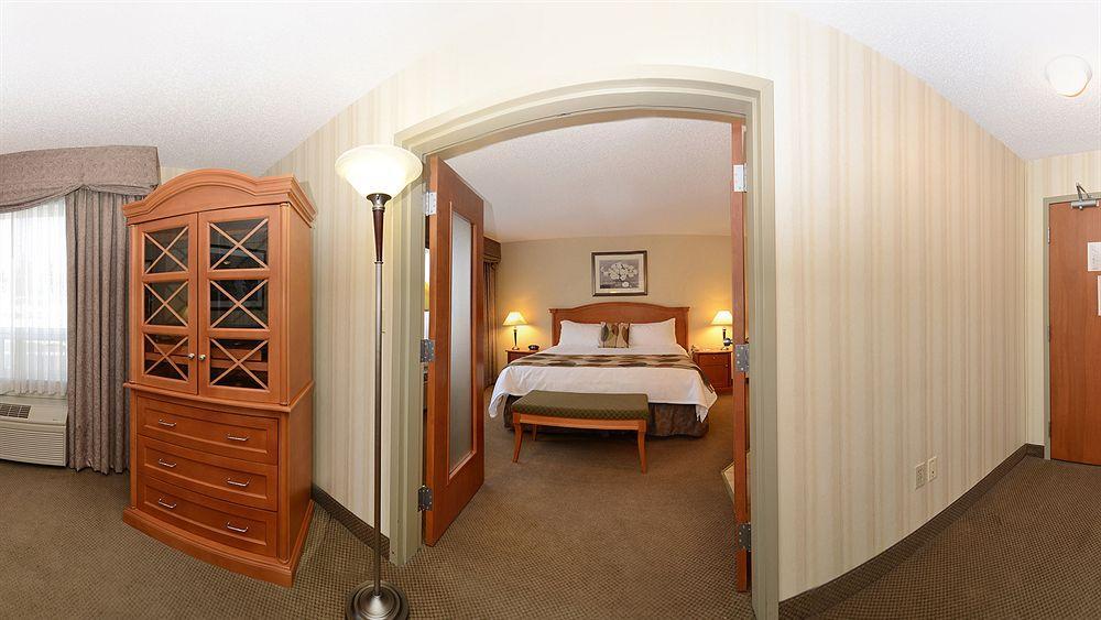Best Western Plus Calgary Centre Inn Екстериор снимка