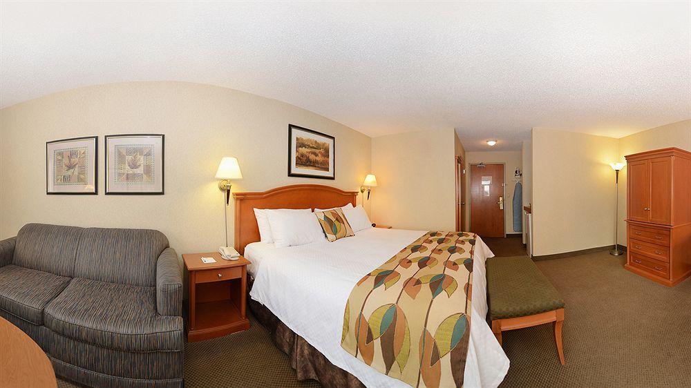 Best Western Plus Calgary Centre Inn Екстериор снимка