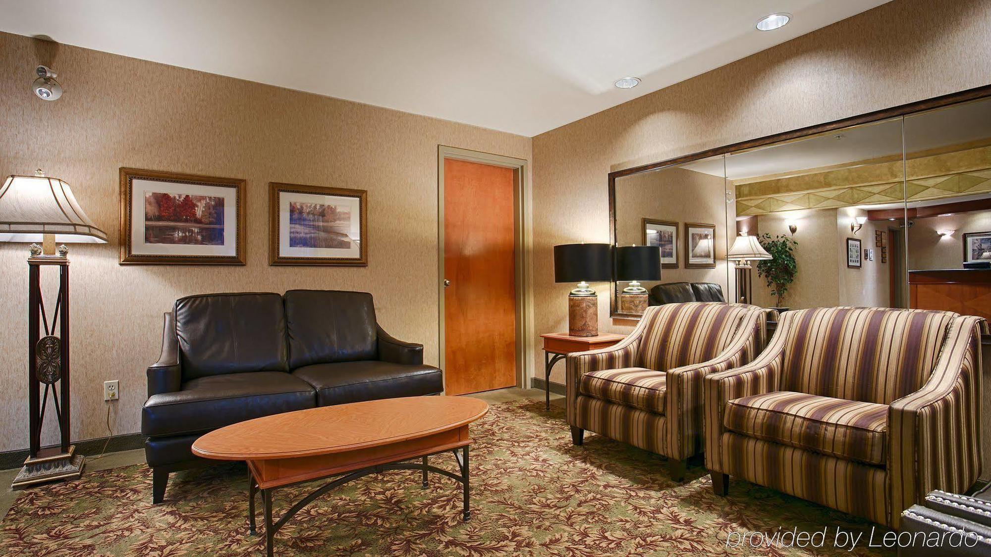 Best Western Plus Calgary Centre Inn Екстериор снимка