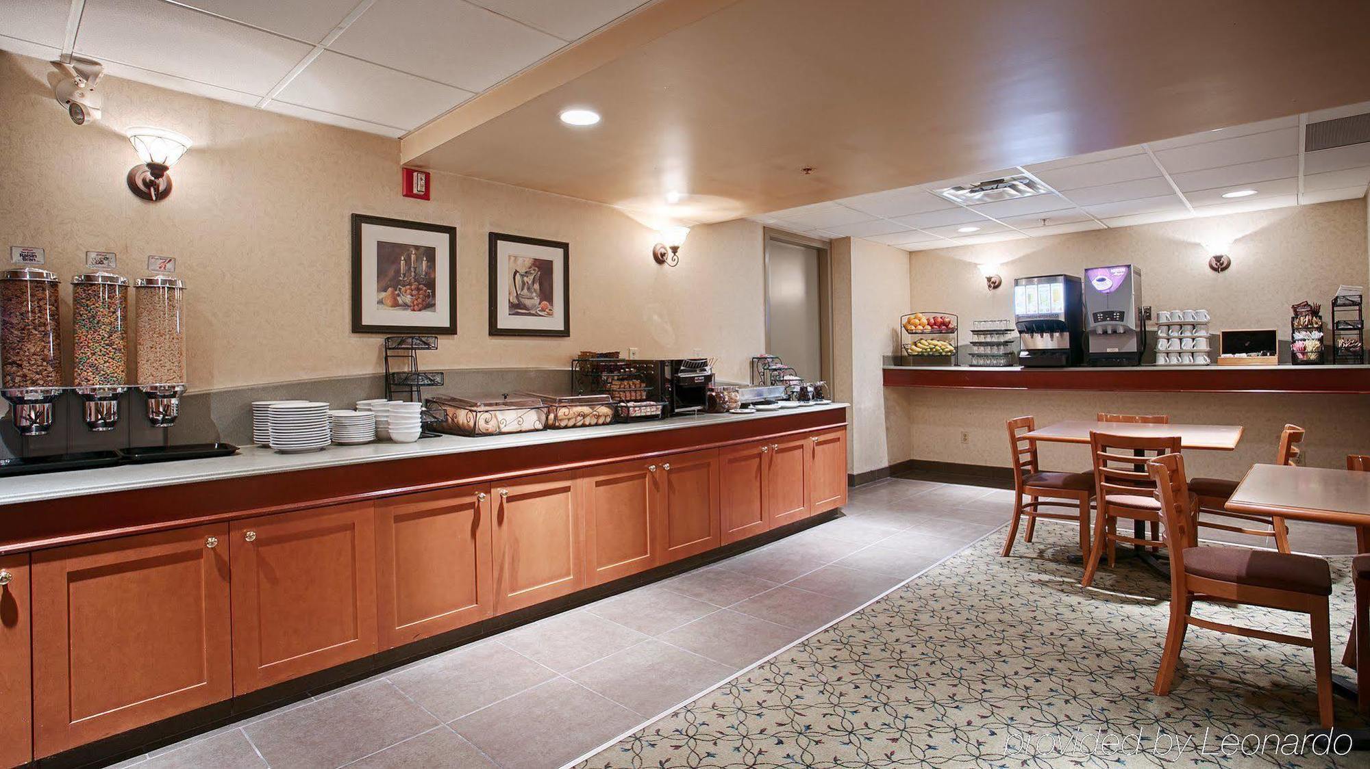 Best Western Plus Calgary Centre Inn Екстериор снимка
