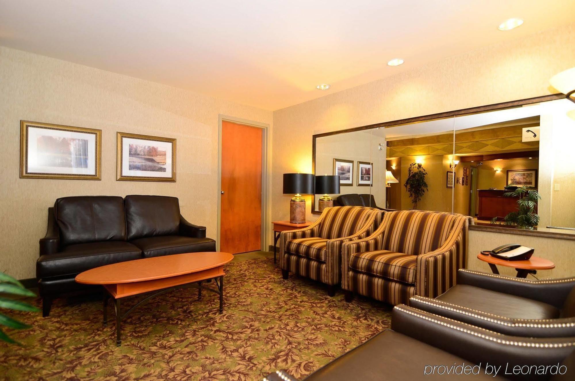 Best Western Plus Calgary Centre Inn Екстериор снимка