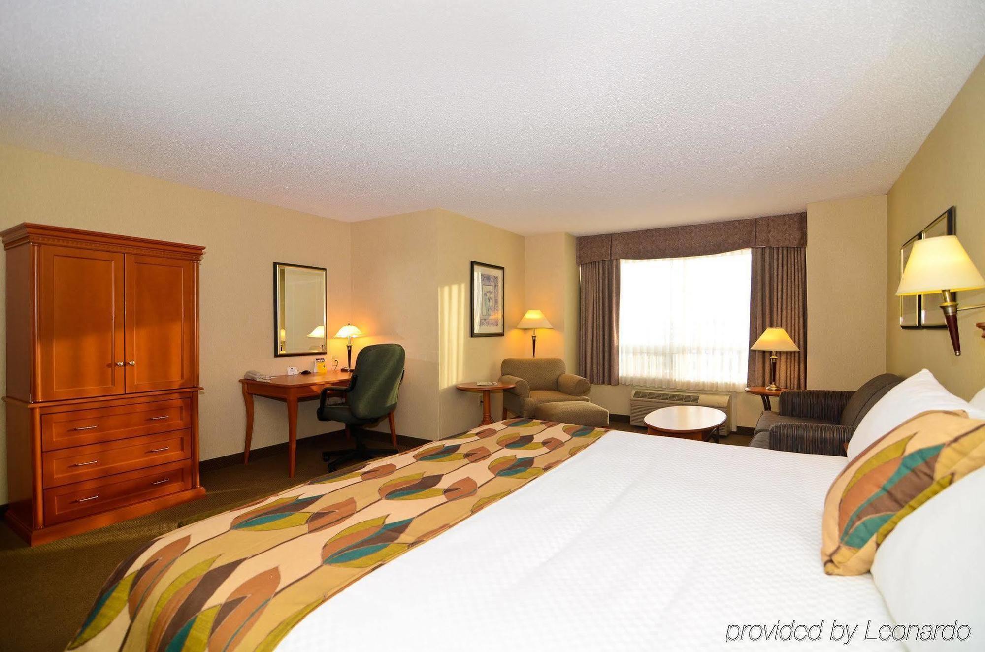 Best Western Plus Calgary Centre Inn Екстериор снимка