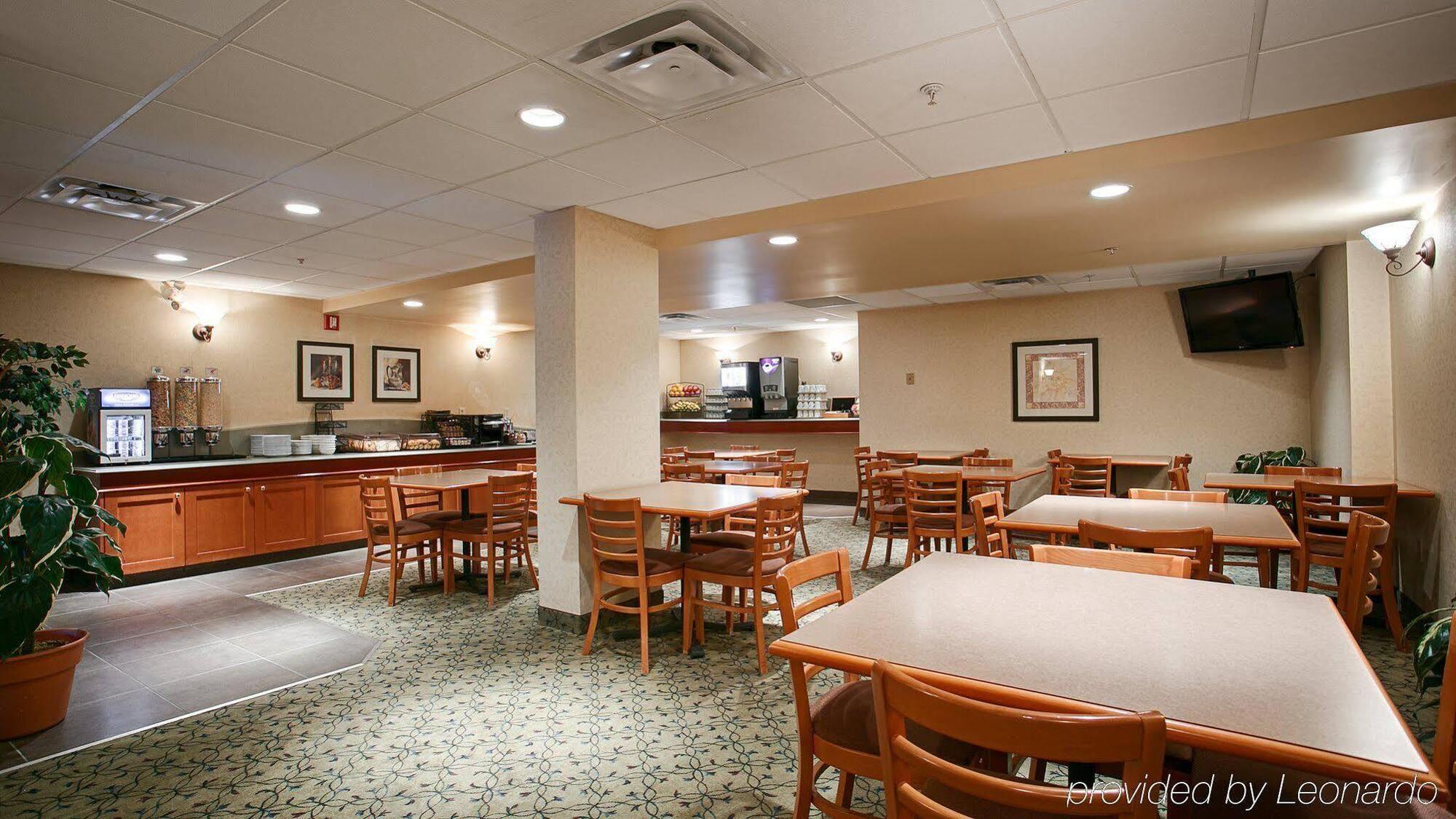 Best Western Plus Calgary Centre Inn Екстериор снимка