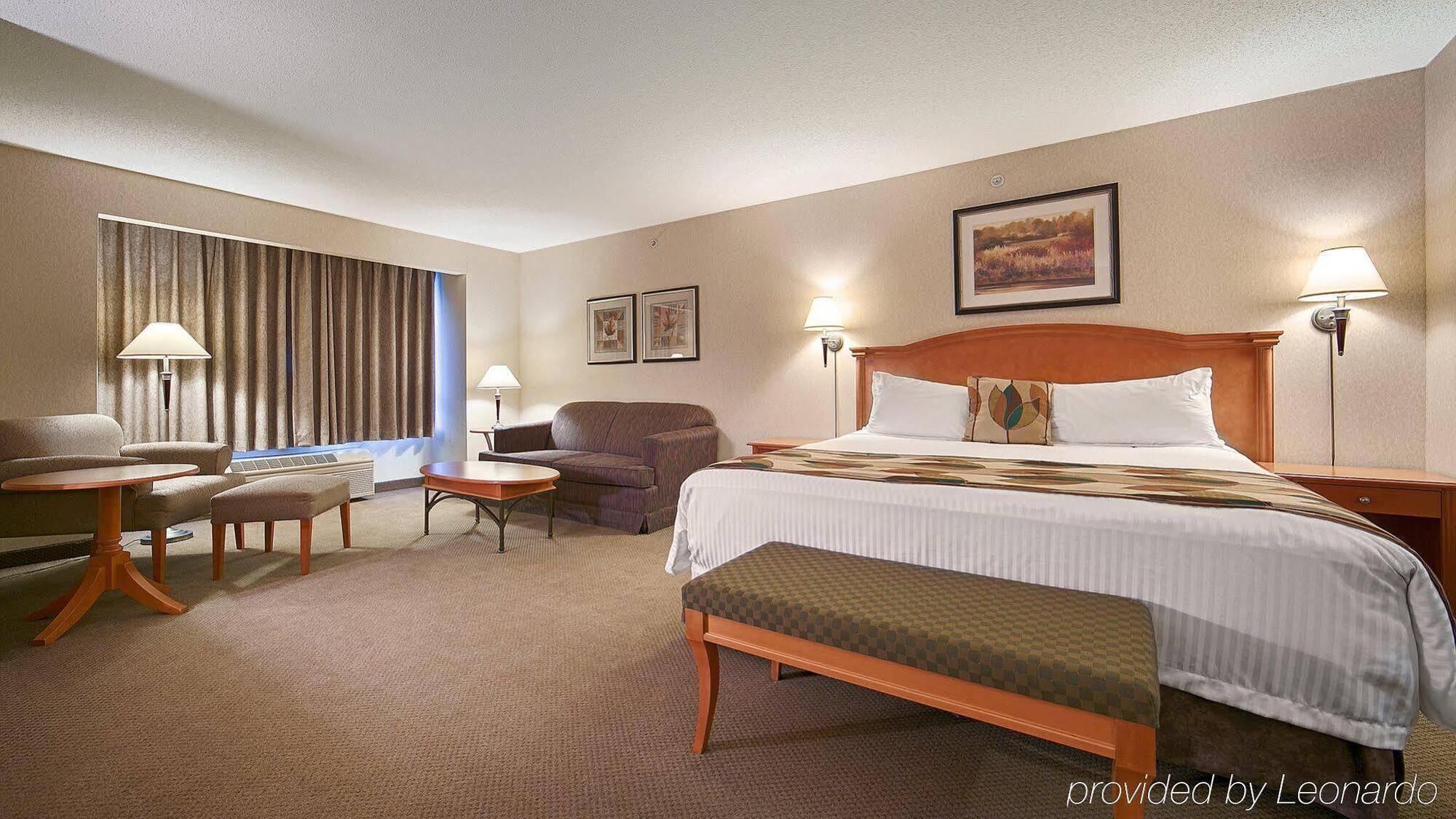 Best Western Plus Calgary Centre Inn Екстериор снимка